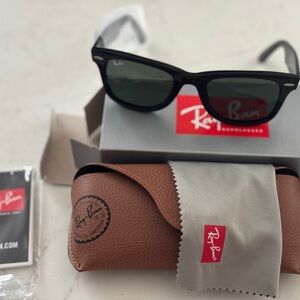 Original Ray-Ban Wayfarer. Black. Model RB2140. Unisex.